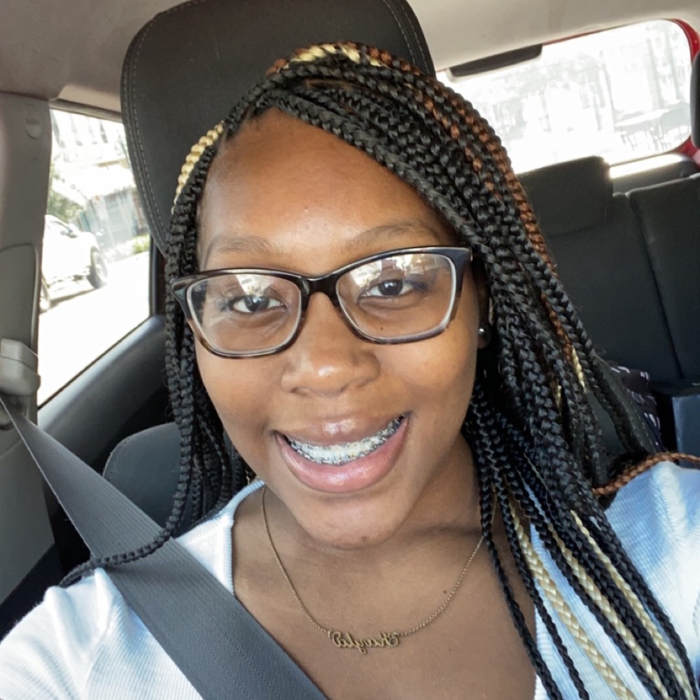 Meet your Posher, Kayla